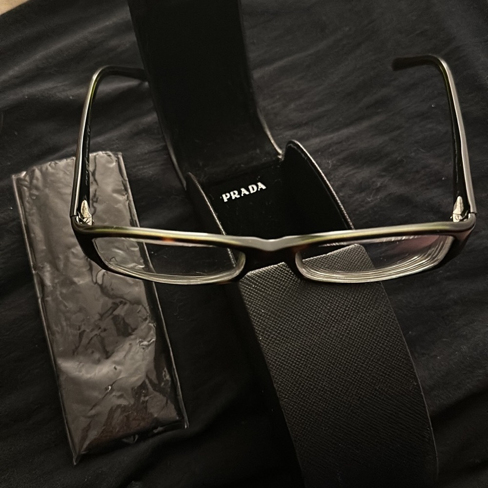 Beautiful Prada Frames - image 4